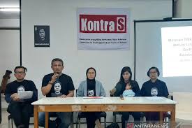 Gaji presiden termuda prancis ini adalah u$211.530 atau setara rp 2,8 miliar (u$17.628 per bulan, u$580 per hari). Koalisi Lsm Harap Pemerintah Serius Lindungi Aktivis Lingkungan Antara News