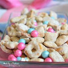 When it comes to gender reveal party supplies or even props for a photoshoot, this is a fun time to get creative. Baby Shower Muddy Buddy Puppy Chow Snacks
