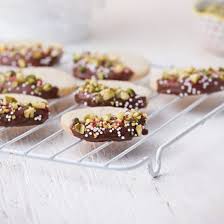 Buche De Noel Moka Au Chocolat Et Noisettes Les Recettes De Caty Food Desserts Biscuits