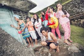 Cover depan, merupakan halaman lockscreen yang berada dalam kondisi terkunci. Tema Dan Konsep Buku Tahunan Yearbook Buku Tahunan Jogja