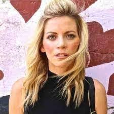 Sarah Shouse's Instagram, Twitter & Facebook