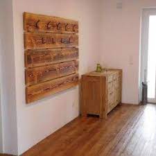 So können sie eine garderobe aus holz individuell nutzen und nach ihren bedürfnissen gestalten. Kundenprojekt Garderobe Aus Geflammter Larche Garderobe Holz Garderobe Selber Bauen Tur Selber Bauen
