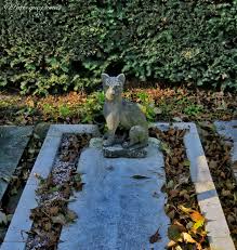 Paris Sculptures D Animaux Au Pere Lachaise Chat Pere Lachaise Monument Aux Morts Sculpture Animaux