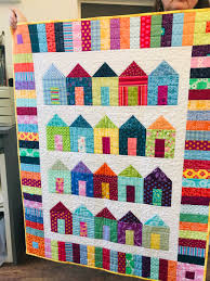 Holly jolly wreath quilt pattern. Beach Hut Quilt With Jane Marshall Alexandra Waylett