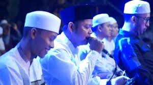 Assalamu'alaikum warohmatullohi wabarokatuh.pada kesempatan kali ini kembali kami menjumpai anda sekalian sahabat waheedbaly dalam rangka berbagi lirik lagu sholawat, kali ini kami akan membagikan lirik lagu sholawat untuk sahabat. Lyrics Az Zahir Maula Ya Sholli Tabarokalloh Youtube