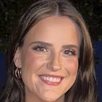 Elisa Pollard's Instagram, Twitter & Facebook