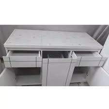 Bila anda memiliki rumah dengan area dapur yang berukuran sangat terbatas, desain kitchen set minimalis dengan model single line/straight ini sangat tepat diaplikasikan untuk dapur anda. Promo Kitchen Set Bawah 3 Pintu Kitchen Set Meja Piring Laci Murah Shopee Indonesia