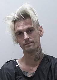 Mối quan hệ phức tạp của Aaron Carter với người anh nổi tiếng Nick Carter  và các chị em gái