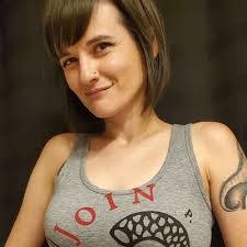 Tamara Hunt's Instagram, Twitter & Facebook