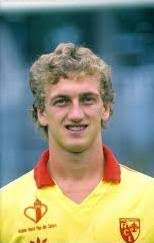 🎂 Éric Dewilder fête ses 61 ans aujourd'hui, souhaitons lui un joyeux  anniversaire 🎉 Voici son parcours en club : 1980-1981 AAJ Blois 1981-1988  RC Lens 123 1983-1984 → Limoges FC 1984-1985