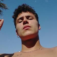 He was born in berlin, germany, but was raised in spain. Aron Piper Esaronpiper Twitter