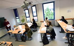 Τα μαρωνίτικα σχολεία, ανεξάρτητα από τον/την άγιο/αγία που τιμάται στην κοινότητα/ενορία που εδρεύει το σχολείο, μπορούν να ορίσουν ως αργία την 9η φεβρουαρίου που είναι η γιορτή του αγίου. Germania Kleinoyn 2 Sxoleia Meta Apo Emfanish Kroysmatos Korwnoioy