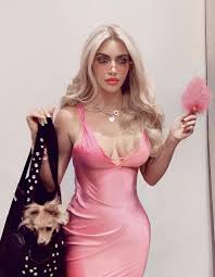 Kim Kardashian As Elle Woods Halloween 2019 Kardashian Halloween Costume Best Celebrity Halloween Costumes Halloween Outfits
