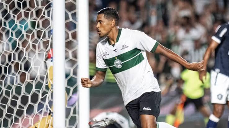 Embalado, Coritiba vence Remo e cola no G4 do Brasileir&atilde;o | CNN Brasil