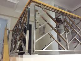 Cam korkuluklar diğer korkuluk ve parmaklık tiplerine nazaran farklı ve öne çıkan avantajlar sunduklarından giderek daha da popüler bir seçenek haline geliyorlar. Sayilganoglu Paslanmaz Korkuluk Sistemleri