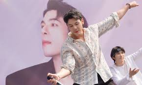 終於可以同大家宣佈呢個好消息! 「古淖文Follow Me巡迴音樂會」第一站將會喺廣州舉行啦! 續澳門同香港演唱會後, 今次將會挑戰另外一個「第一次」  希望到時都會見到大家