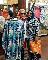They both live and work here. Atma Alam Batik Art Village Our Customer Enjoying Their Shopping Time In Atma Alam Batik Langkawi Terima Kasih Kerana Singgah Dan Berbelanja Dengan Kami Hope To See You Again Next Time