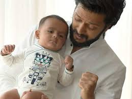 Riteish deshmukh believes that his wife genelia deshmukh is only looking younger by the day. Riteish Deshmukh Reveals A Little Secret About Son Riaan