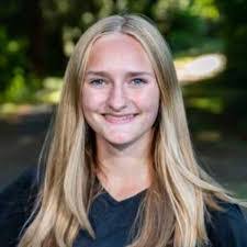 Stephanie Cesar's Instagram, Twitter & Facebook