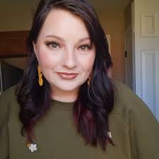 What t-shirt design companies in Springfield offer custom t-shirts, decals,  and banners?