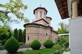Locasurile de cult ofera nume si denumiri care te suprind. Biserica Manastirii Dintr Un Lemn Biserici Si Manastiri Din Romania Romania Beautiful Places House Styles
