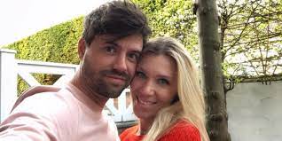 Annemarie is de vrouw van simon keizer, beter bekend als de zanger van duo nick en simon en sinds 2017 mag annemarie zich trotse moeder noemen van een prachtige dochter genaamd kiki. Simon Keizer Openhartig Over Tumor Bij Annemarie Ik Ging Helemaal Kapot 100 Nl Magazine