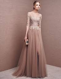 Courte ou mi longue, elle doit se porter avec des accessoires sobres, comme une paire de sandales et des créoles. Vestido Com Decote Em Coracao Em Mikado Long Sleeve Bridesmaid Dress Formal Evening Dresses Long Prom Dresses With Sleeves