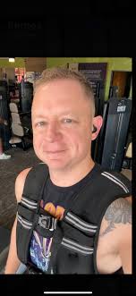 Hii, I'm a work at home 32 year old and I'm in the Keller area in Ft.  Worth. I enjoy music and hanging out with friends. I'm such a nerd cause  tend