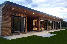 Premiere Maison Ecologique Autonome Et Cle En Main Les Maisons Solaire Box Sont Concues En France Avec Des Mater Maison Solaire Maison Bois Maison Ecologique