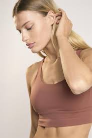 Signature Sienna Cross-Back Crop-Top Glamorous : Tops : VogaCloset Oman