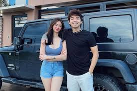 They belong to what has become a youtube subgenre of couple vloggers. 8nrtujlqqogawm