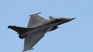 Tentant d'élucider ce mystère, des chercheurs ont découvert qu'il s'agissait de bouts d'un satellite en désintégration dans l'atmosphère. Cotes D Armor Quatre Avions Rafale Ont Fait Trembler Le Ciel Mardi Soir Dinan Maville Com