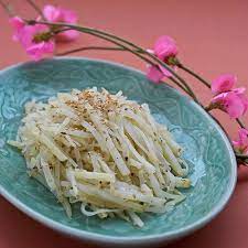 Pan Fried Potatoes A Quick And Easy Potato Recipe Easy Potato Recipes How To Cook Potatoes Vegan Korean Food