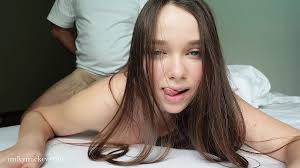 Stepsister Accidentally Sent Naked Pictures to Her Stepbrother