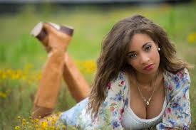 Masaüstü : Kadınlar, Model, portre, uzun saç, Fotoğraf, elbise, Sarı, moda,  Nikon, Bahar, Kişi, Cilt, Cheyenne, Işık, renk, Nikkor, çiçek, kız,  güzellik, sezon, doğal, gülümseme, göz, Kadın, seksi, saç modeli, Mep, D4,