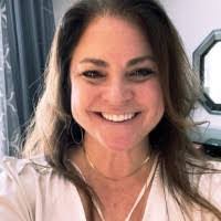 Cindy Hills's Instagram, Twitter & Facebook