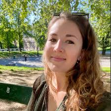 Julia Dowd's Instagram, Twitter & Facebook