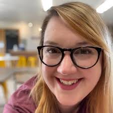 Sara Hawk (@thesarahawk)