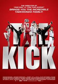 Cada uno de sus familiares es, también, un maestro de taekwondo con diferentes estilos: Sinopsis Film The Kick 2011 Mun Is A Taekwondo Master Running An Old Taekwondo Gym In Bangkok