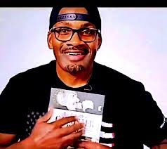 Shawn Fulton's Instagram, Twitter & Facebook