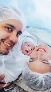 No dia 12 de setembro, no Hospital Evangélico de Londrina, o amor de  Viviane e Wesley ganhou forma, voz e choro de vida: Maitê, a primeira filha  do casal, chegou pelas mãos do Dr. William Fonseca, ...