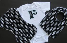 Unisex Baby Gift Set Onesie Bib And Burp With Feathers Baby Coming Home Gender Neutral Baby G 2020 Erkek Bebek Hediyeleri Kiz Bebek Isimleri Bebek Hediye Setleri