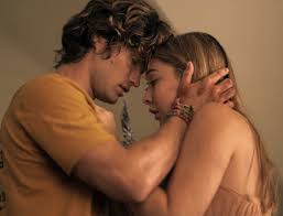 Outer Banks Netflix John B And Sarah Cameron Couple In 2020 Outer Banks The Pogues Couples