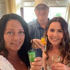 Soooo is it common thought that, these card breakers. Are maybe not  completely honest about how they are running things? I watch these videos  and they pull cards I never see anyone