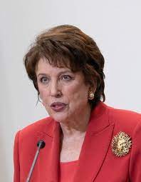 La ministre de la culture roselyne bachelot a annoncé samedi sur twitter qu'elle avait été testée depuis son arrivée rue de valois, roselyne bachelot a eu à gérer notamment les retombées de la. M Bn0 5p Qbetm