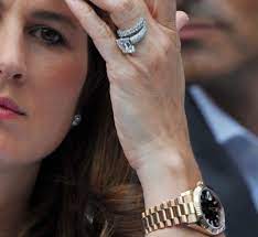 Mirka federer, the wife of wimbledon finalist roger federer, was seen in the crowd for his grand slam title match against novak djokovic. Should We Upgrade The Engagement Ring After 10 Years Of Marriage Mirka Federer Blinding Fans At Wimbledon With Her Upgrade Brides Central