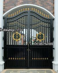 Iron gate designs for indian homes ideas with new gorgeous gates. Cahaya Baja Steel Whatsapp 087882960888 Besi Tempa Klasik Pagar Pintu Pintuklasik Balkon Railing T House Gate Design Gate Design Front Gate Design