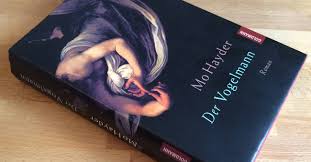 In mo hayder's novel ritual (2008), the death of the parents of one of the protagonists while diving in bushman's hole is an important plot device. En Fundstuck Die Signatur Von Mo Hayder Und Ein Protest Lustauflesen De