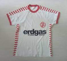 Doch der reisetag hätte durchaus besser verlaufen können. Rot Weiss Essen Retro Replicas Fussball Trikots 1979 1980 Sponsored By Erdgas