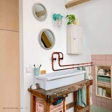 badkamer met roze en mint groen badkamer vintage badkamer wastafelmeubel